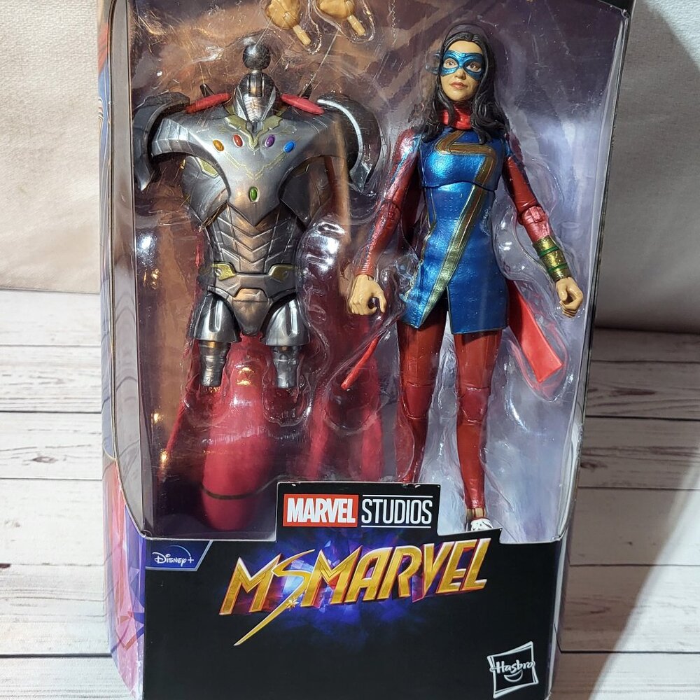 ( New) Hasbro Legends series Ms. Marvel - Picture 5 of 6